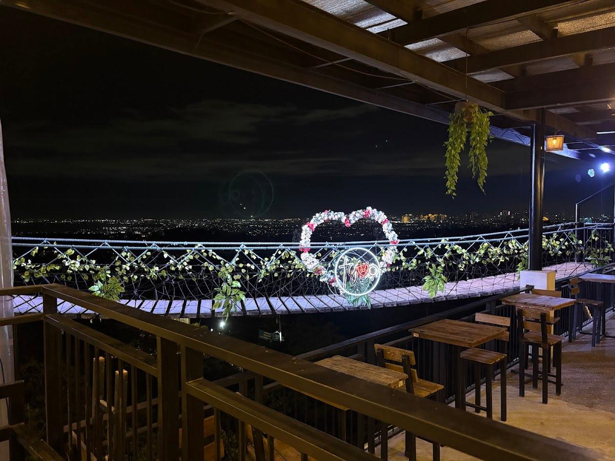 Tyvo Overlooking Grill & Cafe